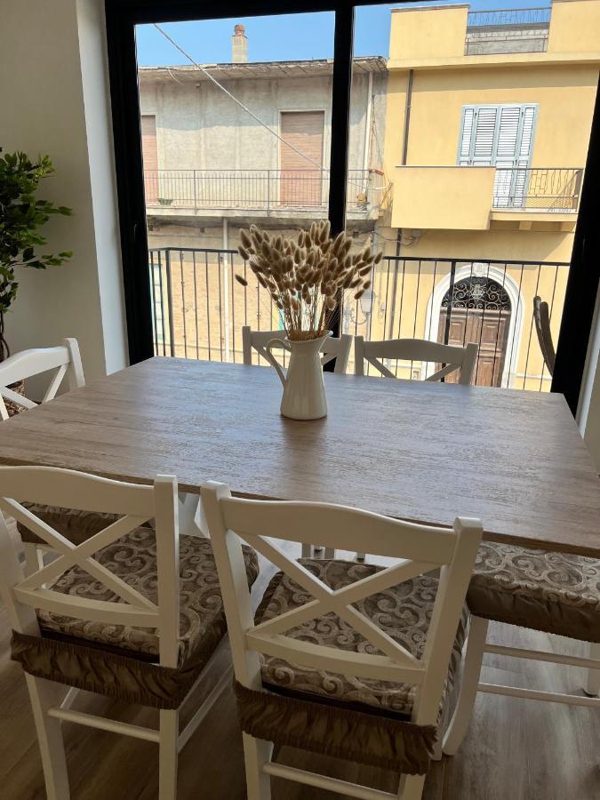 Al Vicolo Stretto Lägenhet Brancaleone Marina Exteriör bild